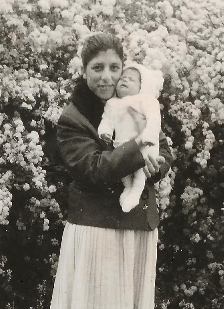 Chrisoula mit ihrem erstgeborenen Kind Giuseppe.